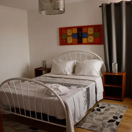 Casa Teresinha Bed and Breakfast Σεσίμπρα